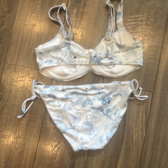 Victoria Secret Bikini 36d top medium bottom - Picture 2 of 2